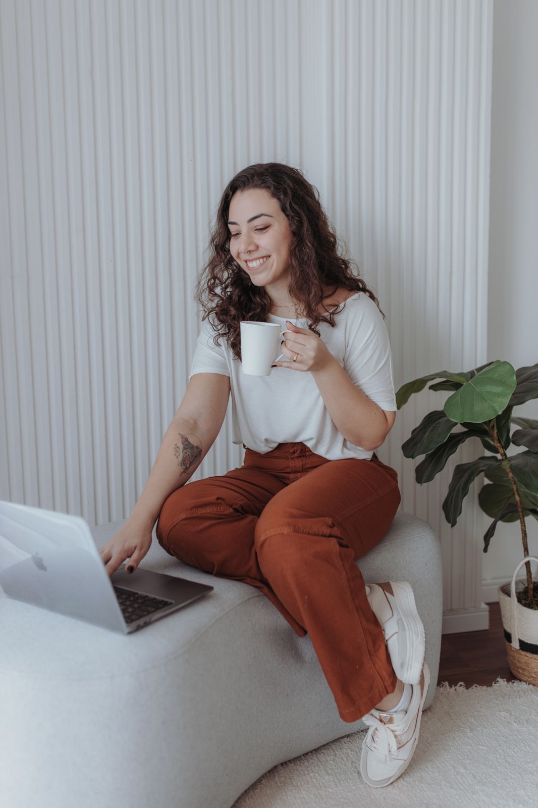 Psicóloga Andressa Moro em atendimento online.